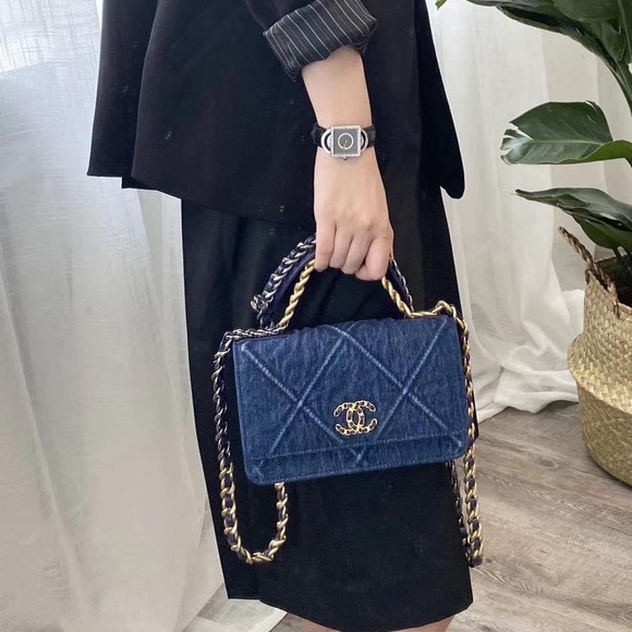 💓Sold💓Chanel 19 WOC - Picture 9 of 16